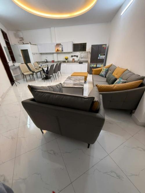 Vị trí vàng Thủ Đức, Mặt tiền hẻm 6m - 4 lầu thông thoáng, giá chỉ 7.8 tỷ - Sở hữu ngay!